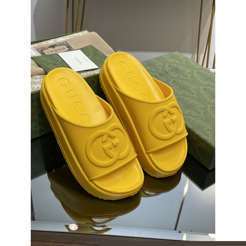 G*u*i slippers